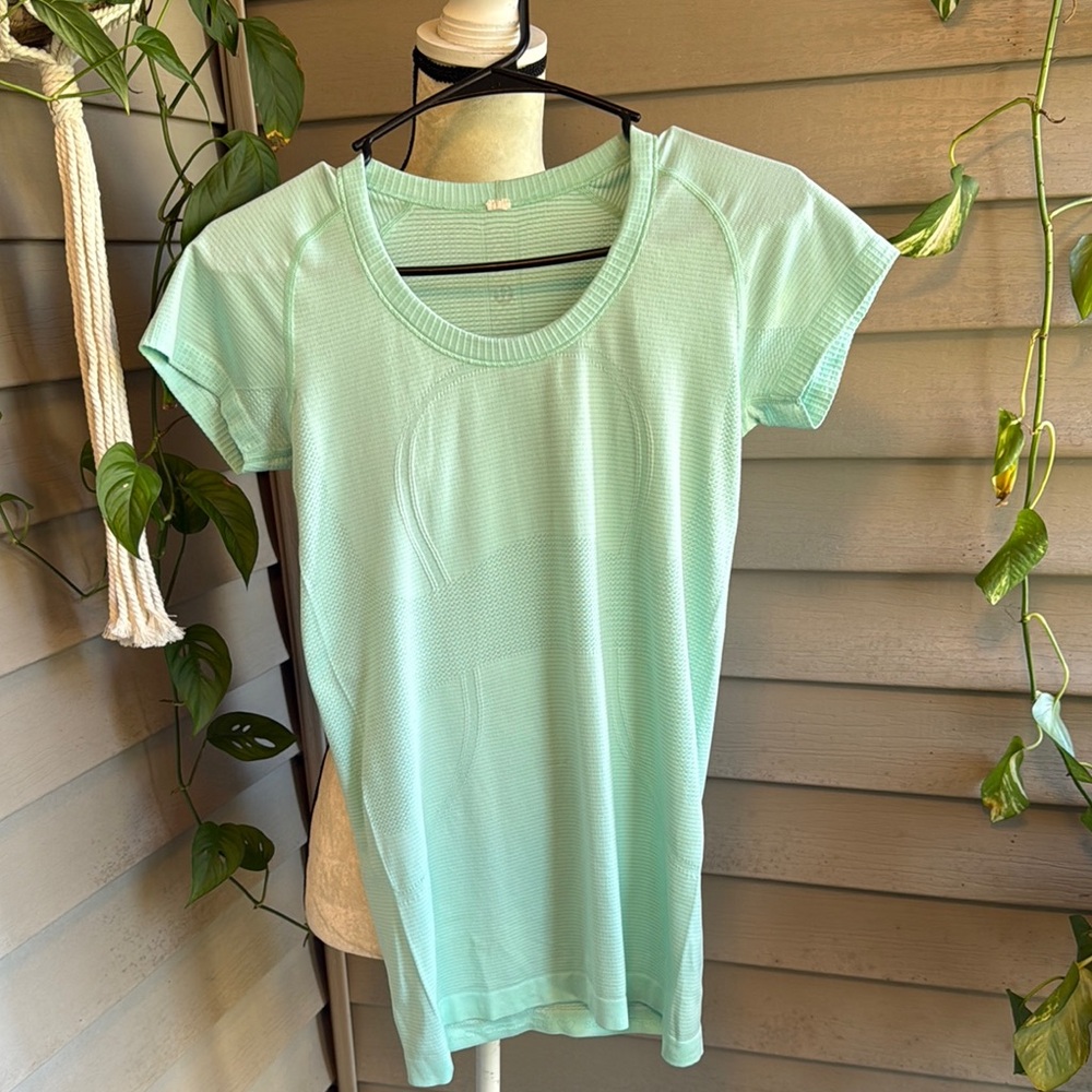 Lululemon Swiftly tech short sleeve.